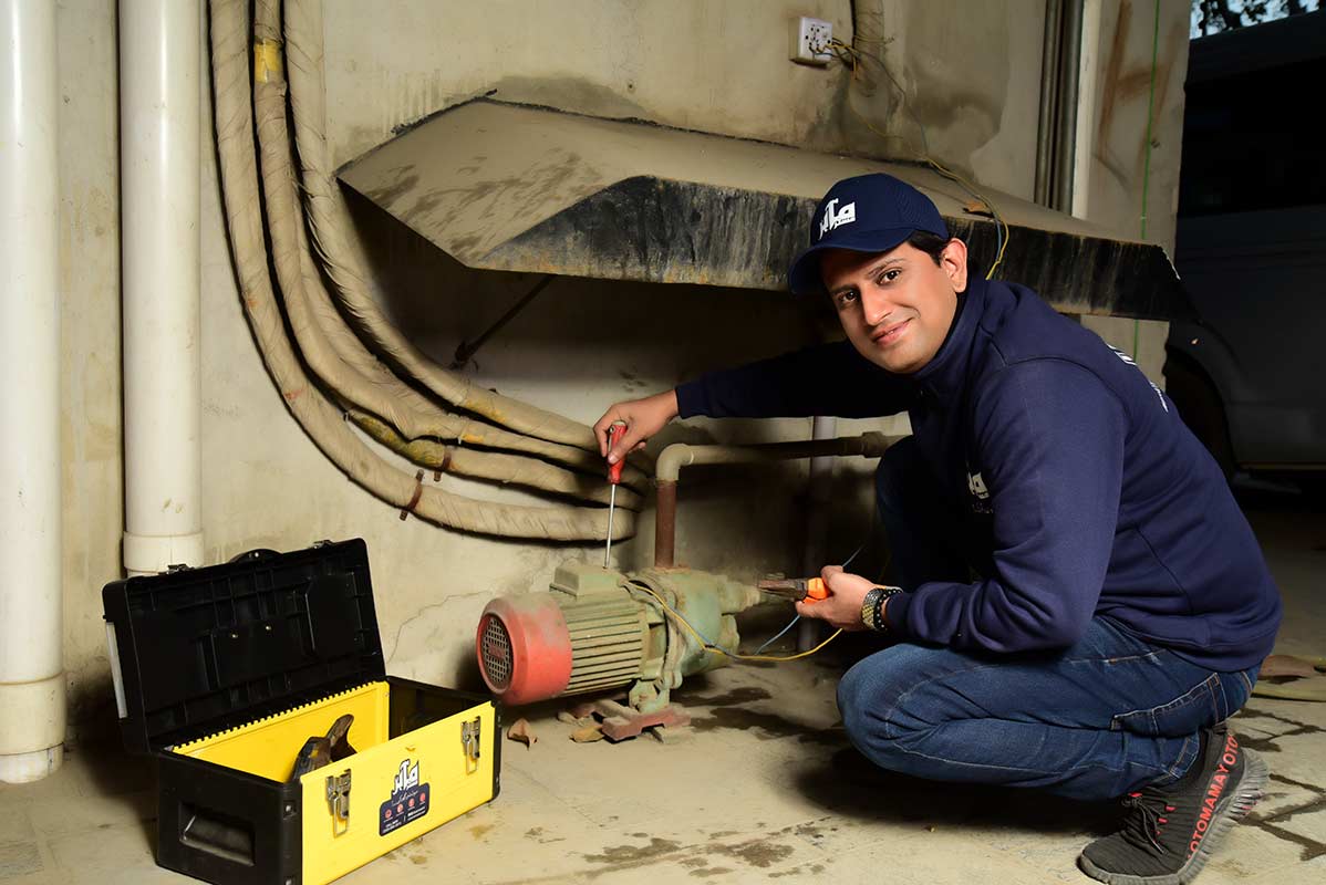 4 Dangers of Booking an Unprofessional Plumber or Electrician Services