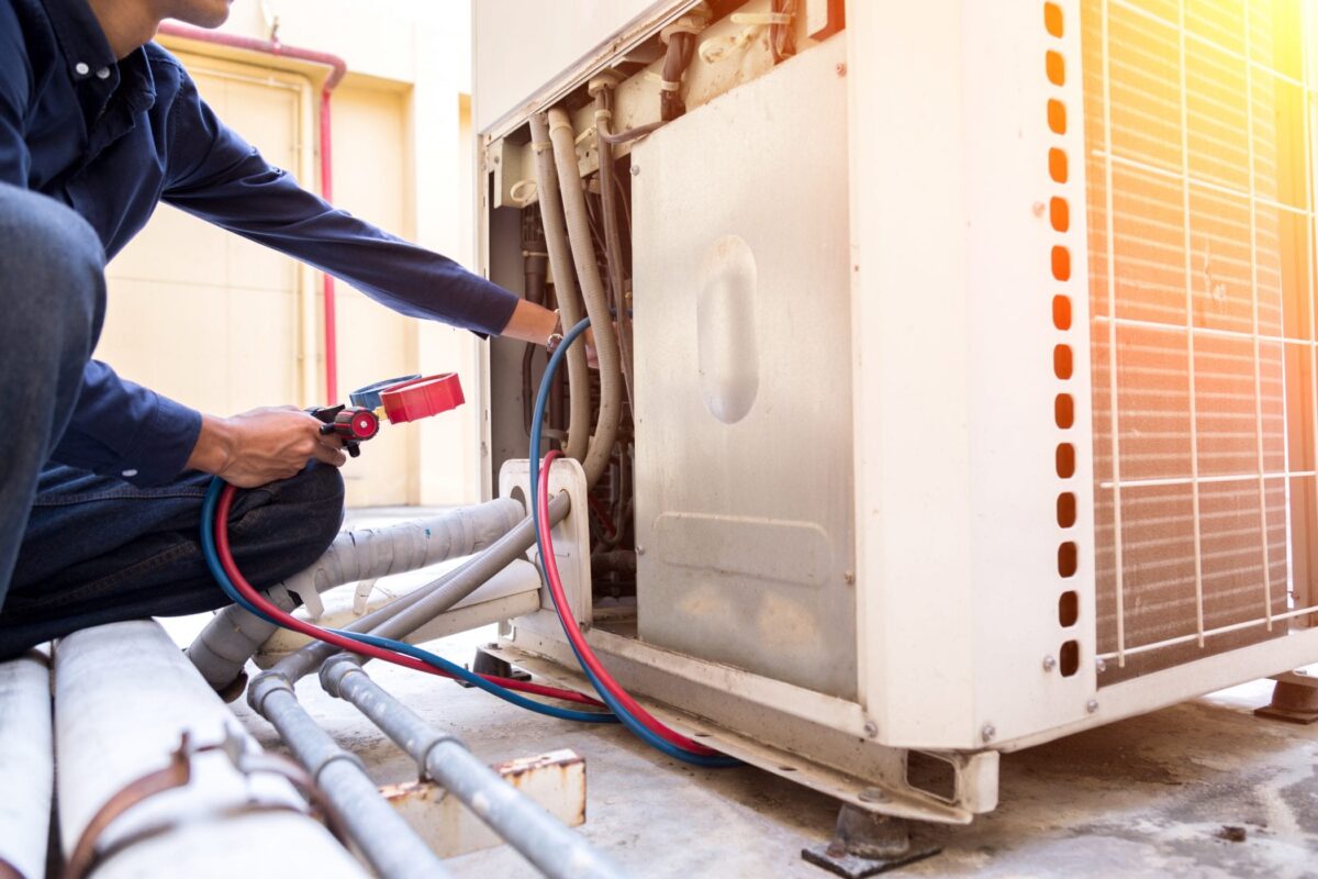 REASONS TO CALL PROFESSIONAL SERVICE FOR YOUR AIR CONDITIONER