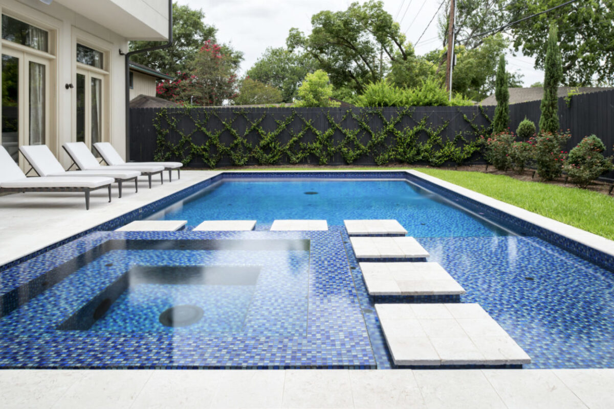 How to Choose the Perfect Pool Tiles for Your Home