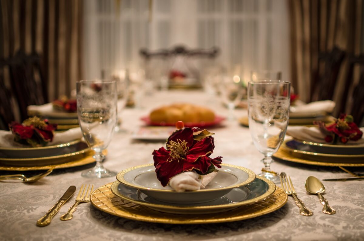 Decorating Your Dining Room for Christmas and Other Holiday Celebrations