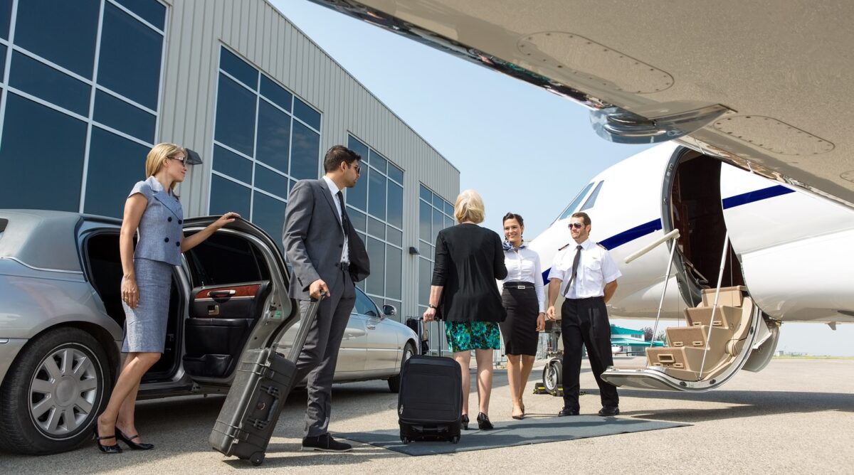 Why is it Worth Using a Limousine Service Airport?