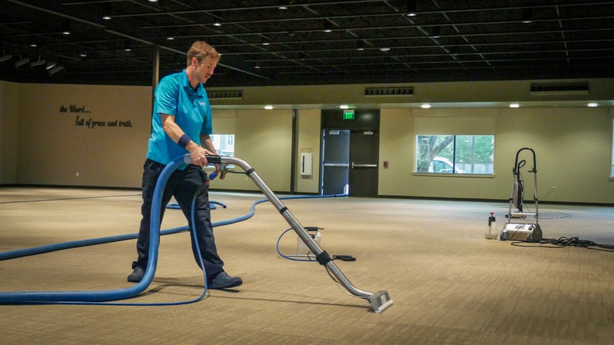 Professional Carpet Cleaning: What to Know Before You Book