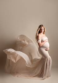 Capturing the Glow: A Comprehensive Guide to Choosing the Perfect Maternity Photographer in Mumbai