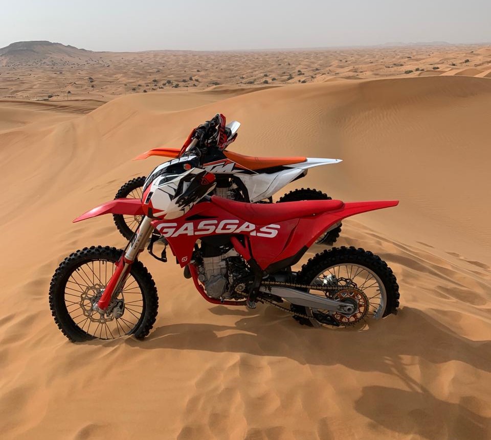Renting Dirt Bikes in the Dubai Desert – Exploratory Glory