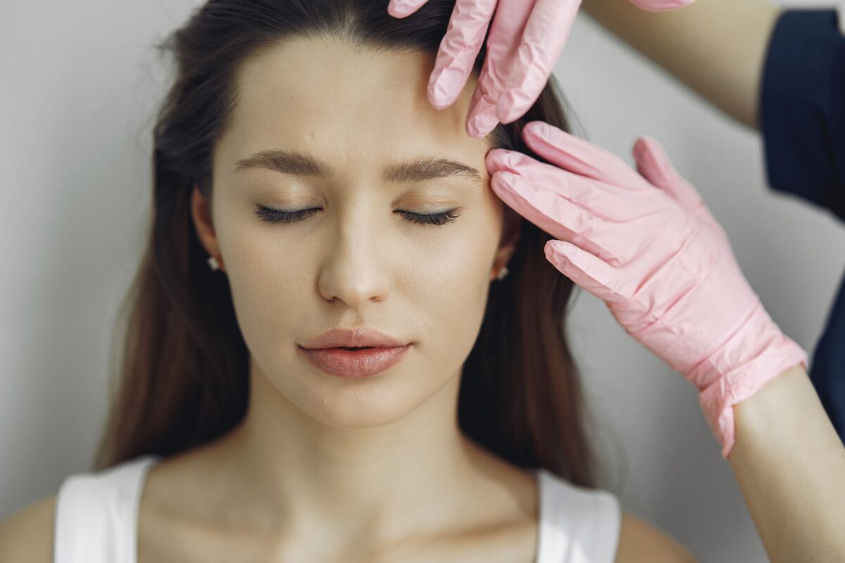 Enhance Your Natural Beauty: Eyebrow Lifts in Riyadh