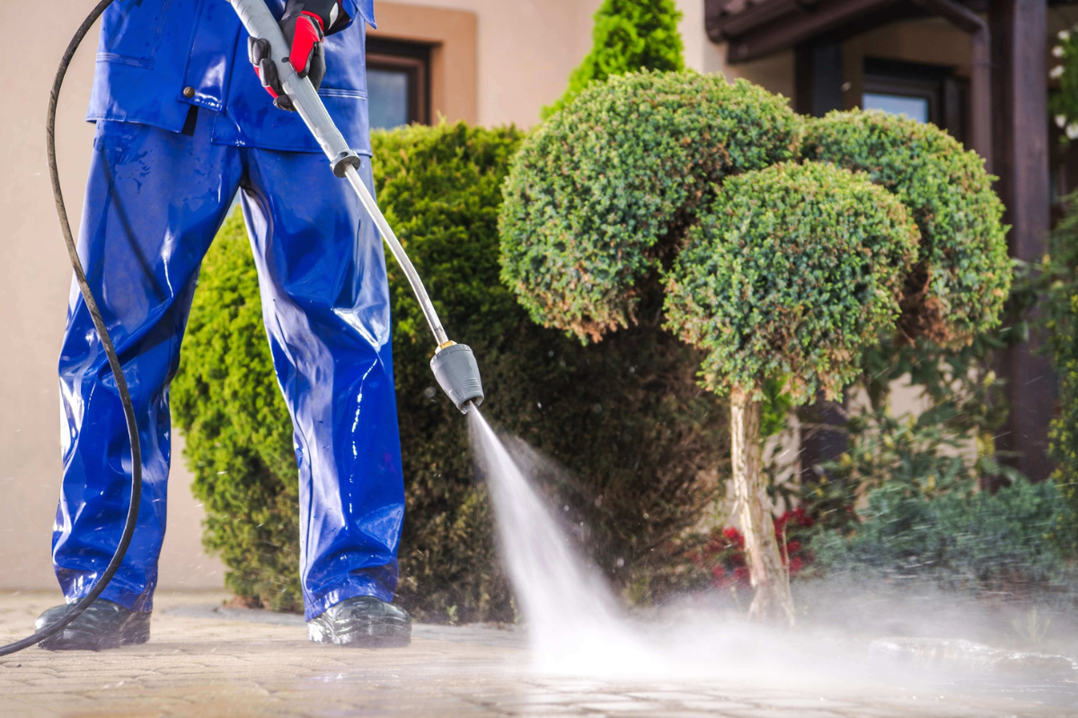 When to Schedule Your Next Pressure Washing Session