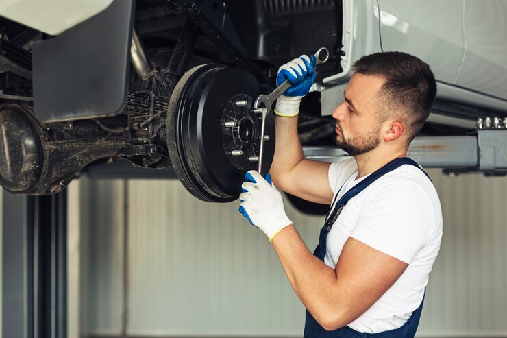 Reason You Need an MOT Test and Car Servicing