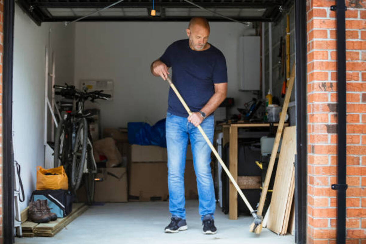 How a Garage Cleanout Service Can Transform Your Space