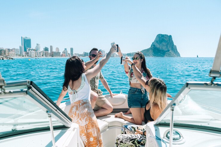 Luxury Afloat: How to Throw the Ultimate Yacht Birthday Party in Abu Dhabi