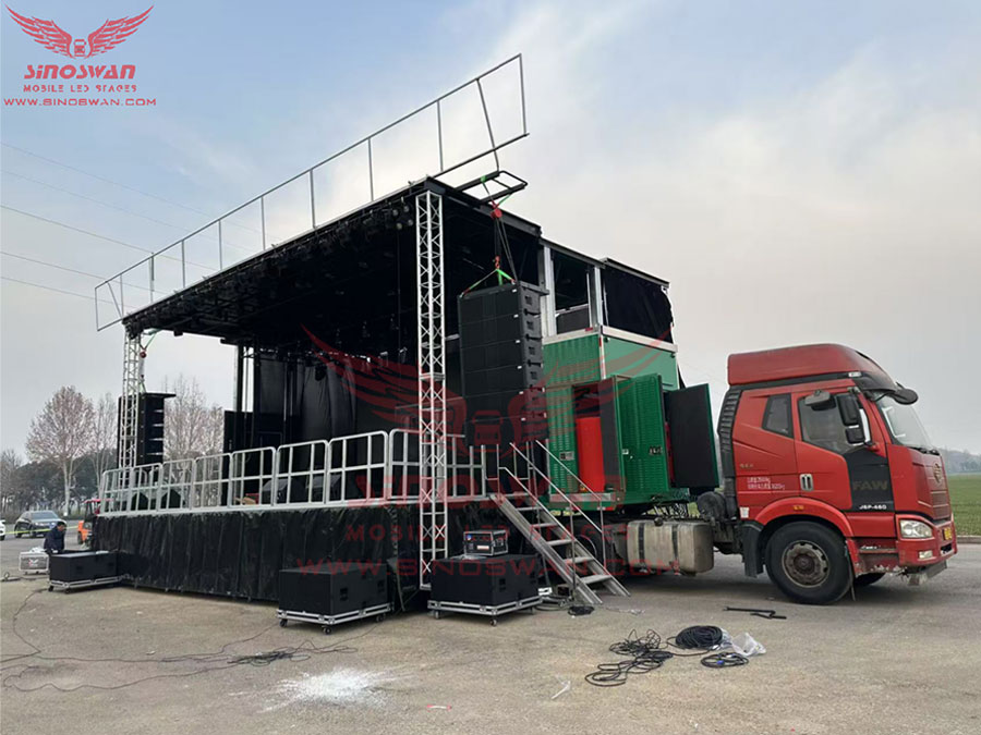 Bringing Performances to Life: The Power of Semi Trailer Stages