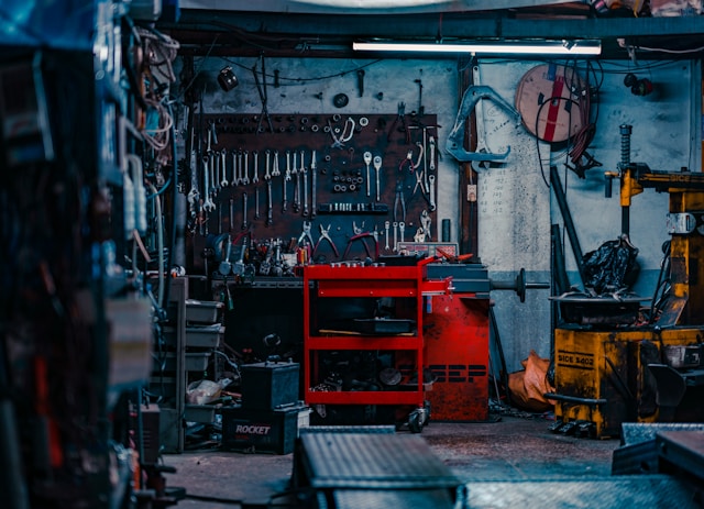 Top 10 Must-Have Items in a Truck Tool Box