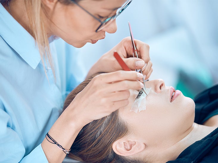 How Does Eyelash Hair Transplant Surgery Work?