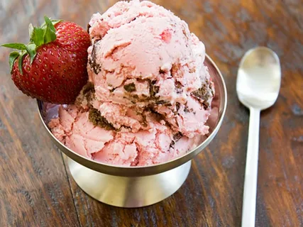 Taste Test: Best Strawberry Cheesecake Flurry Ice Cream in Garden City