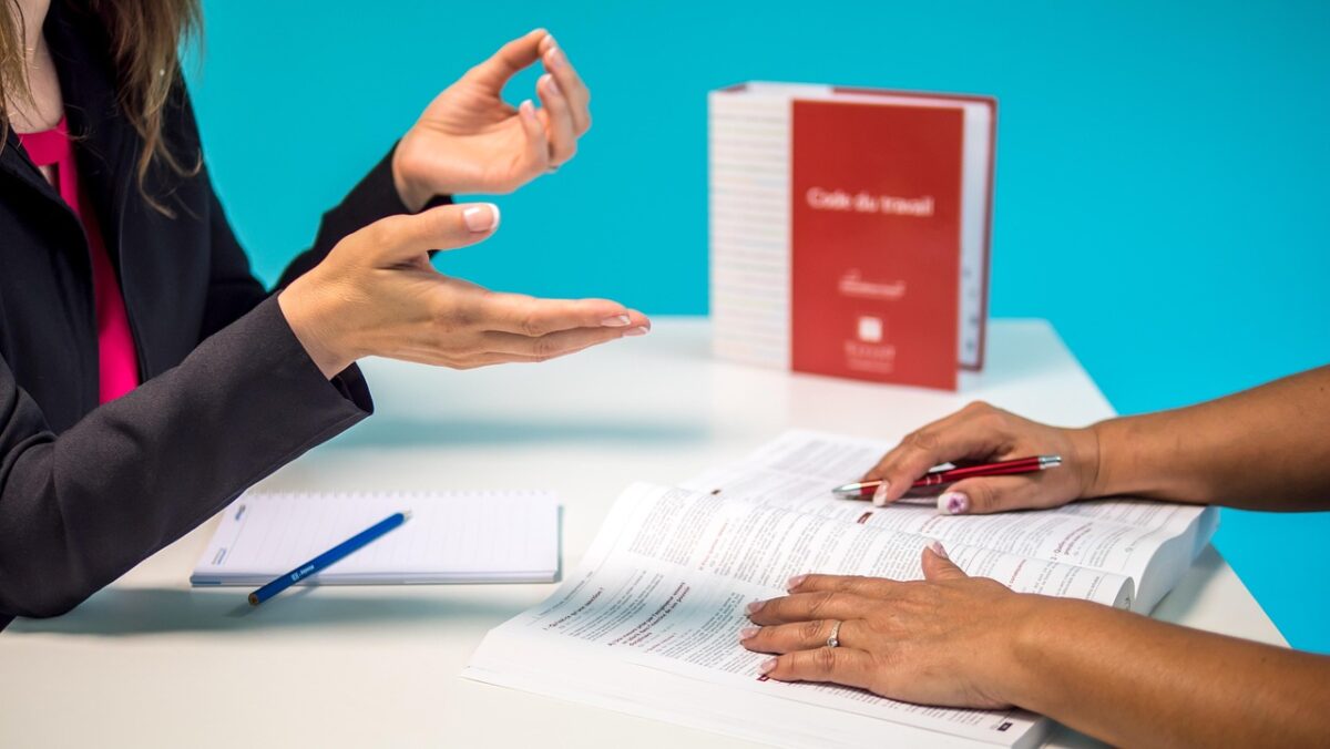 State-Specific Labor Laws: Why a Generic Poster Won’t Cut It